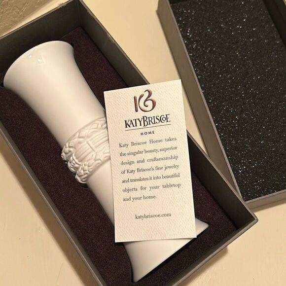 New in box Katy Briscoe Home Bone China White Bisque Small Vase 7.5”  Giftable - Picture 8 of 10